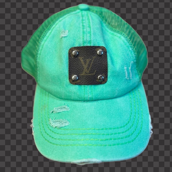 Green Trucker Ponytail Hat with Logo Patch! So cute! 💕 - Picture 3 of 6